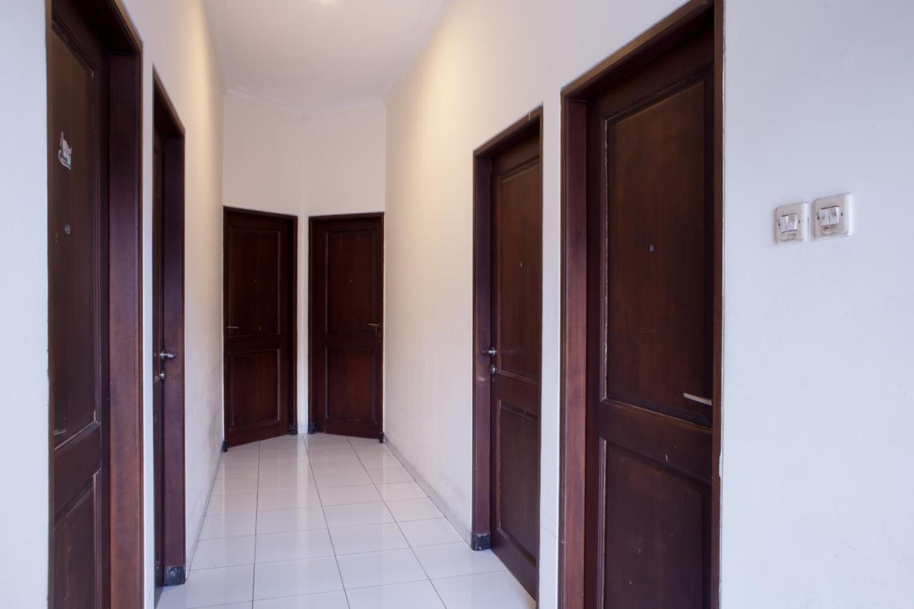 Reddoorz @ Genteng Surabaya Exterior foto